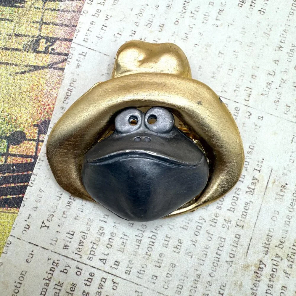 Vintage Frog Toad in Hat Figural Gold Silver Pewter Brooch Pin Bold Large Metal - Picture 9 of 11